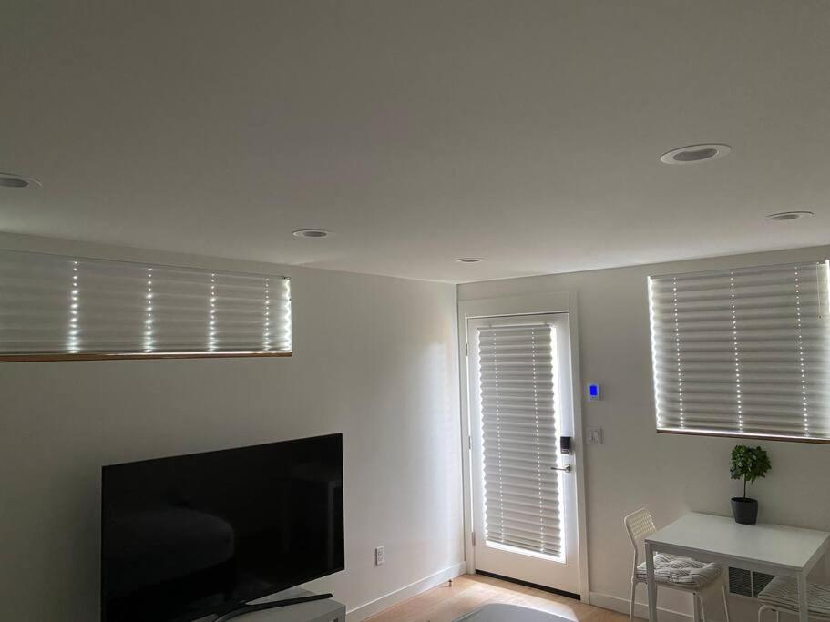 Modern Apartment Near Light Rail Seattle Ngoại thất bức ảnh
